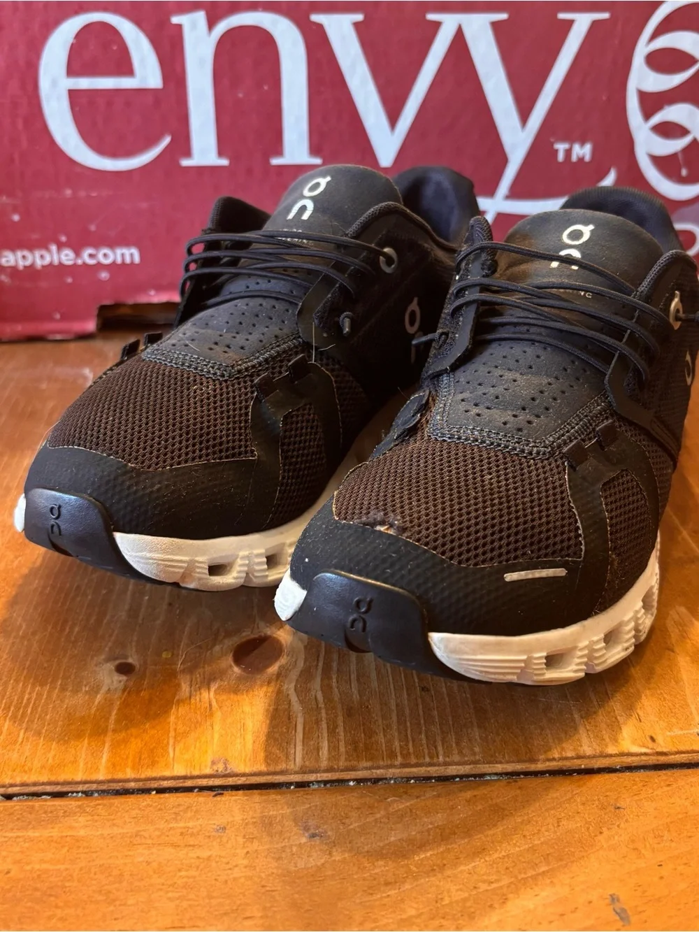 On Running womens cloud 5 sneakers black 7